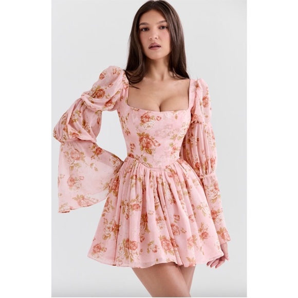 House of CB Dresses & Skirts - House of CB SANCIA English Vintage Rose Print Puff Sleeve Mini Dress NWOT